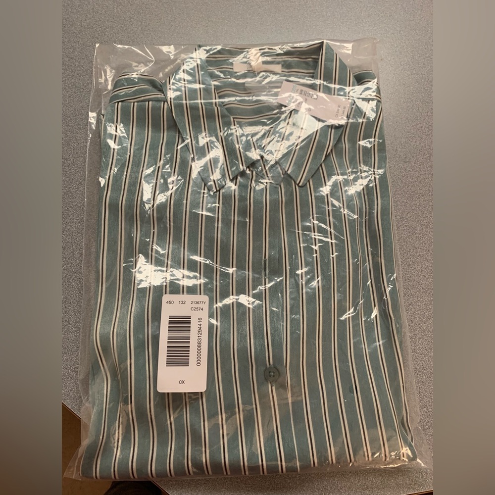 Maurice’s Plus Size 0 (14w) Silk Button Up